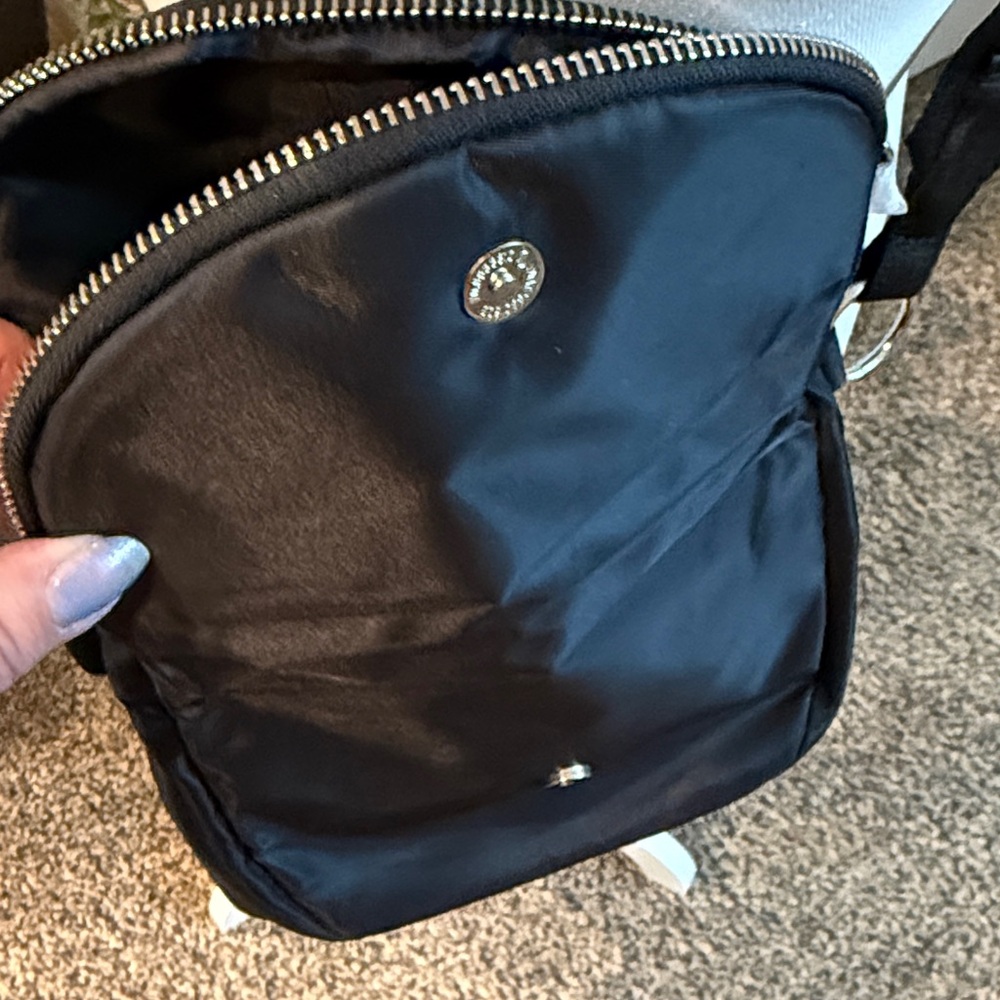 Kendra Scott nylon crossbody bag nwt - Picture 6 of 10